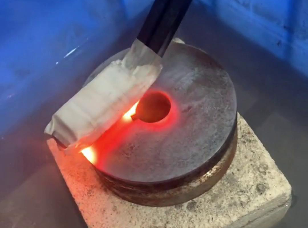 海拓感應加熱設備，致力開發(fā)國外市場