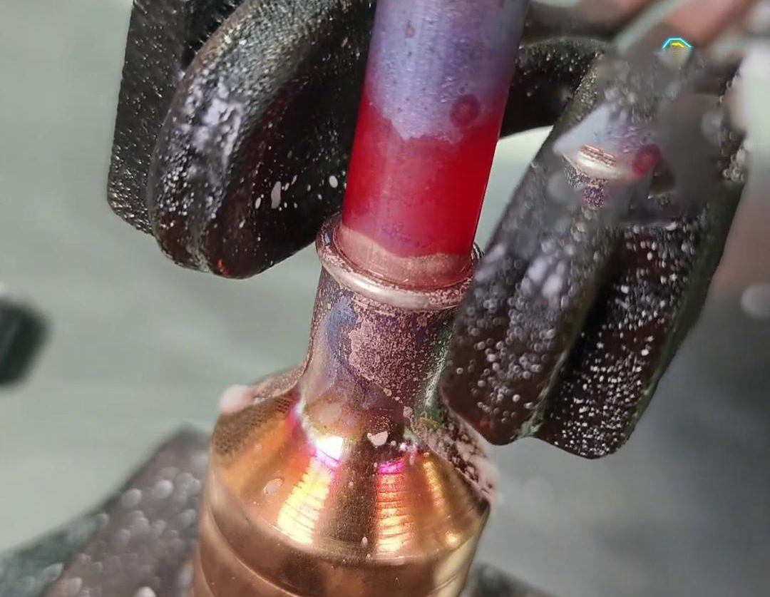 高頻焊接機配合定制感應(yīng)加熱線圈在銅件錫焊中的應(yīng)用