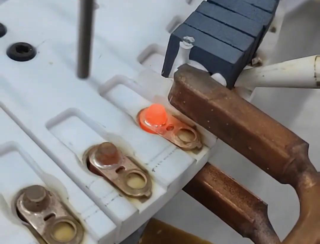 海拓全自動高頻焊接設備：電工電器配件生產銅端子焊接的革新力量