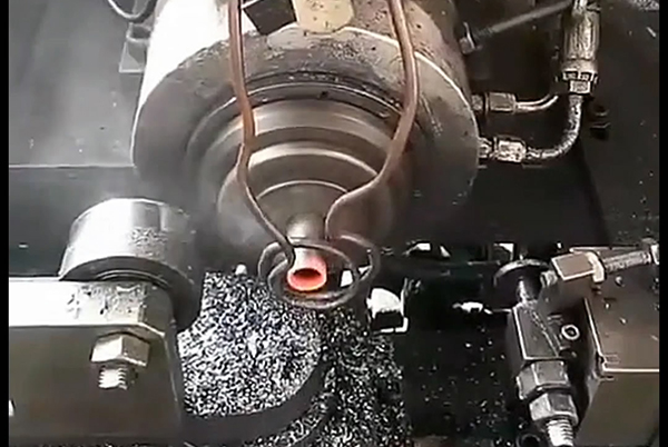 高頻加熱機配合機械裝置實現(xiàn)鋼管加熱縮口是一種高效、精準的金屬加工工藝