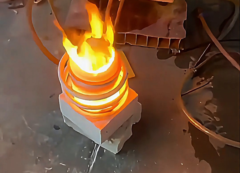 220V 小型高頻熔煉爐為何限熔 2 公斤？供電、功率等 4 大限制因素詳解