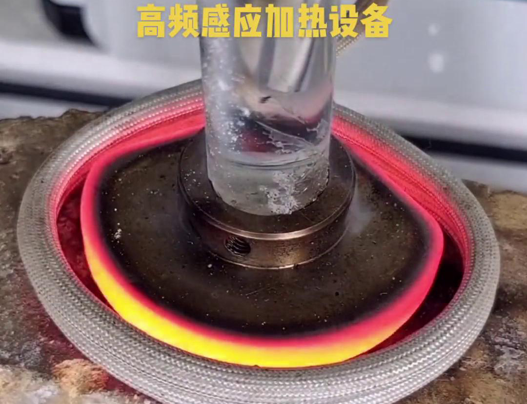 高頻焊機(jī)焊接因其高效、高質(zhì)量、環(huán)保、操作簡(jiǎn)便和適應(yīng)性強(qiáng)等優(yōu)點(diǎn)，被廣泛應(yīng)用于各個(gè)行業(yè)