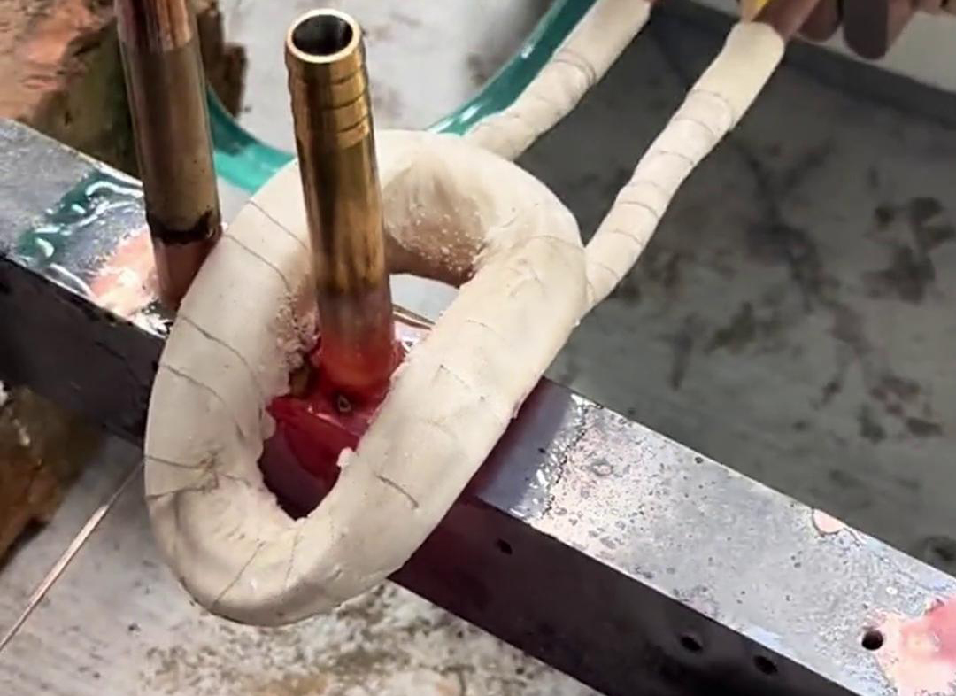 焊接工藝的魅力展現(xiàn)，銅管和方管高頻焊接，高頻技術(shù)創(chuàng)造的奇跡！