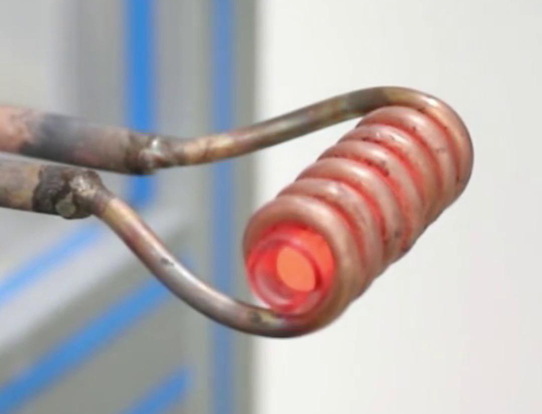 感應(yīng)加熱具有許多優(yōu)點(diǎn)，如加熱速度快、加熱均勻、可控性強(qiáng)等