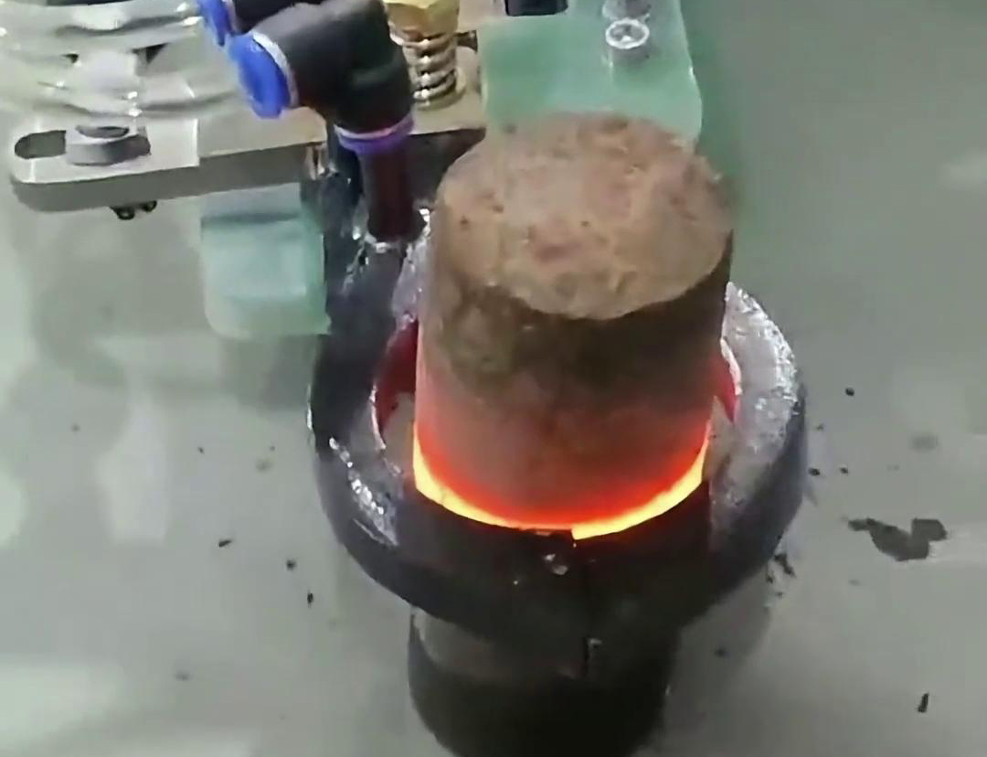 開(kāi)合感應(yīng)加熱線(xiàn)圈的設(shè)計(jì)還考慮了實(shí)際使用的便捷性和靈活性