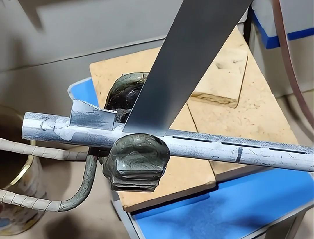 鋁材焊接，特別是在高頻鋁排焊接中，使用高頻焊接技術是一種高效且可靠的方法