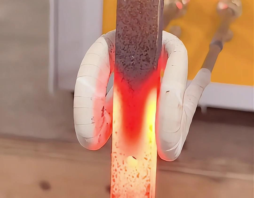 一機(jī)多用的8KW高頻加熱機(jī)U型開(kāi)口線(xiàn)圈加熱熱金屬棒料