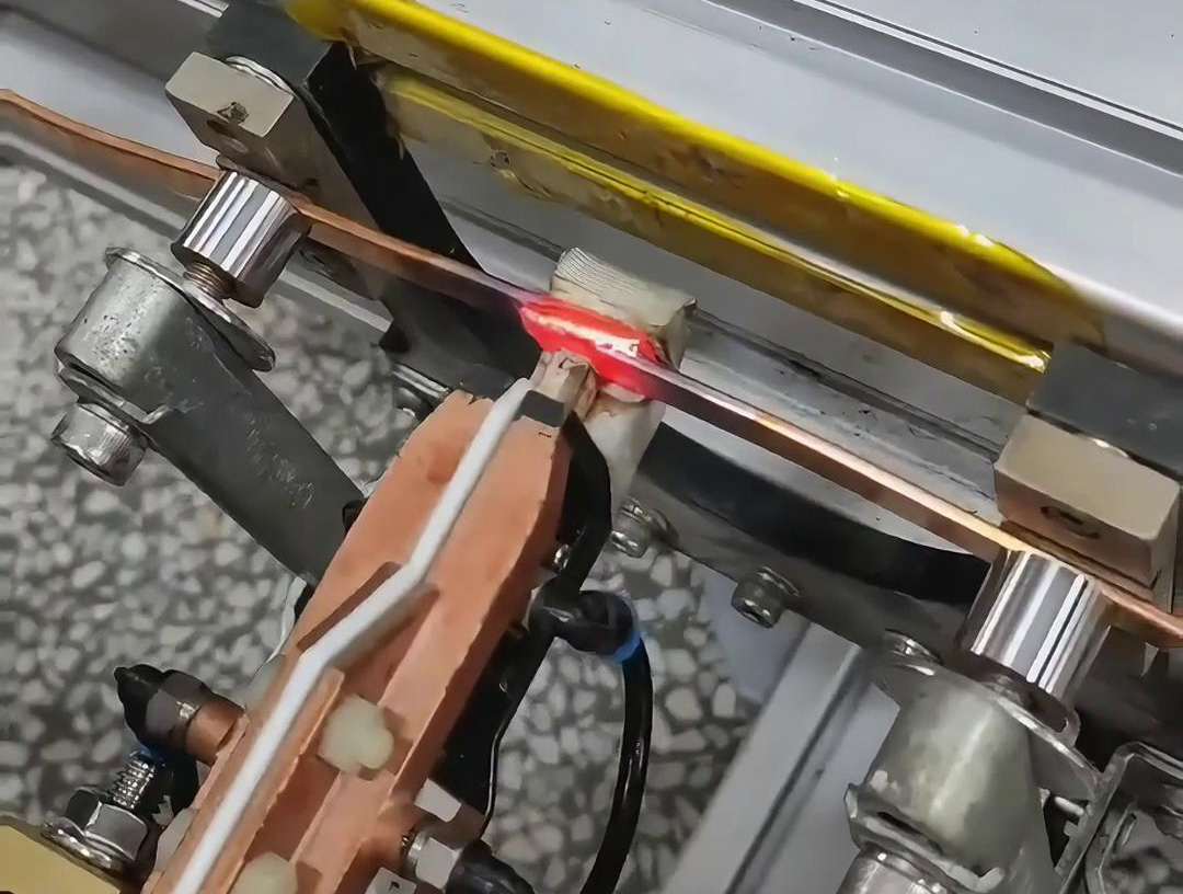 手持式高頻焊機(jī)對銅板焊接，手持式感應(yīng)加熱設(shè)備標(biāo)準(zhǔn)5米同軸電纜