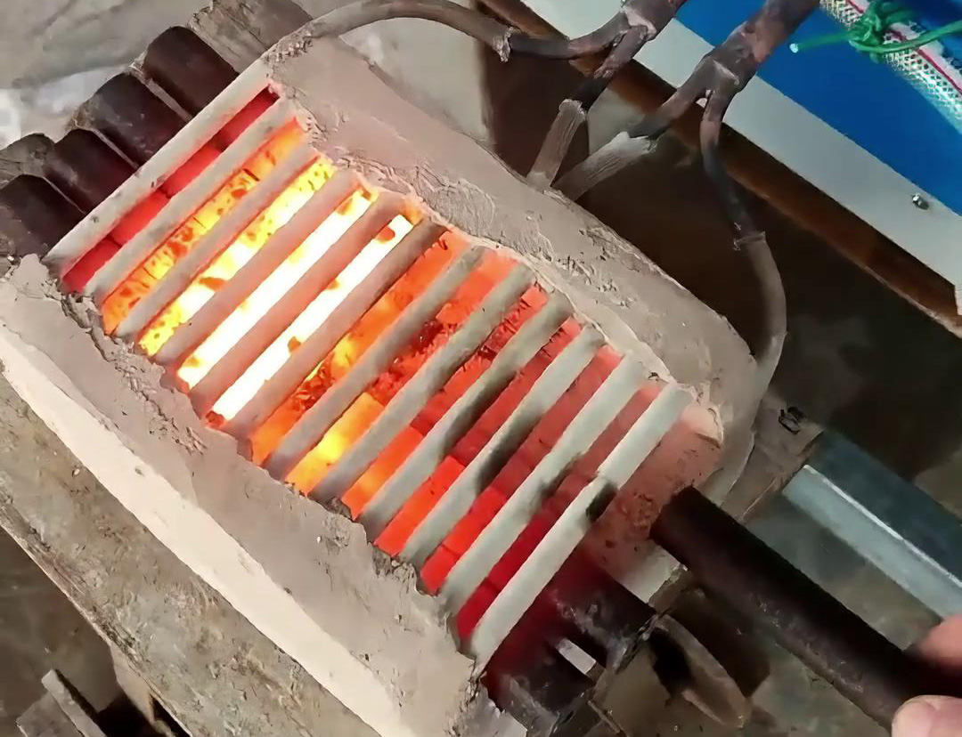 感應(yīng)加熱設(shè)備同時(shí)對多根棒料加熱