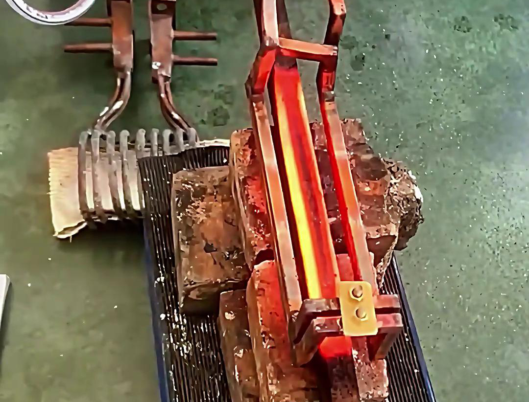 高頻感應(yīng)加熱機(jī)對25mm方鋼加熱測試，哪一種感應(yīng)加熱線圈會比較好