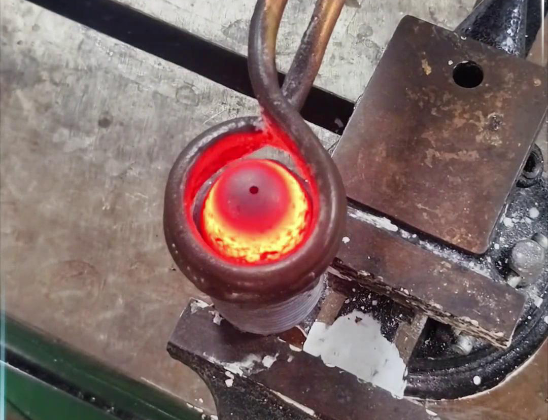 端面加熱可以選擇普通款高頻加熱機(jī)實(shí)現(xiàn)，也可以選擇手持式高頻機(jī)加熱