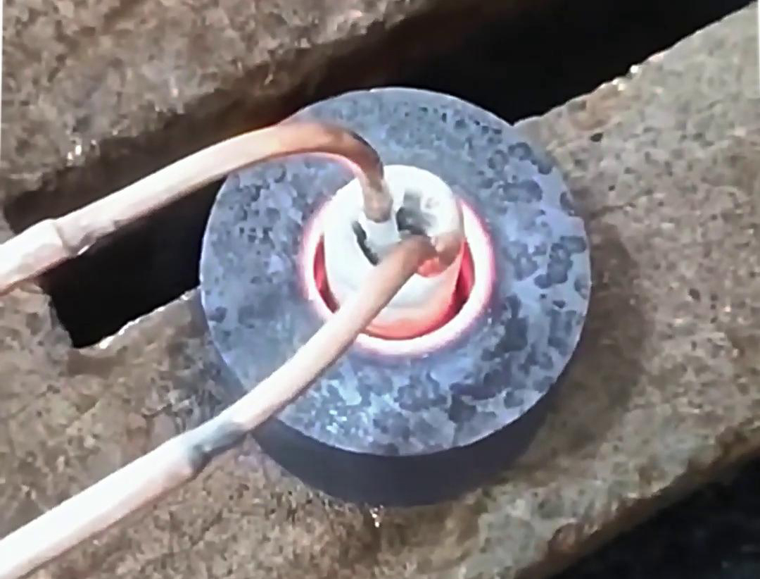 內(nèi)孔加熱使用高頻加熱機(jī)有什么優(yōu)勢？