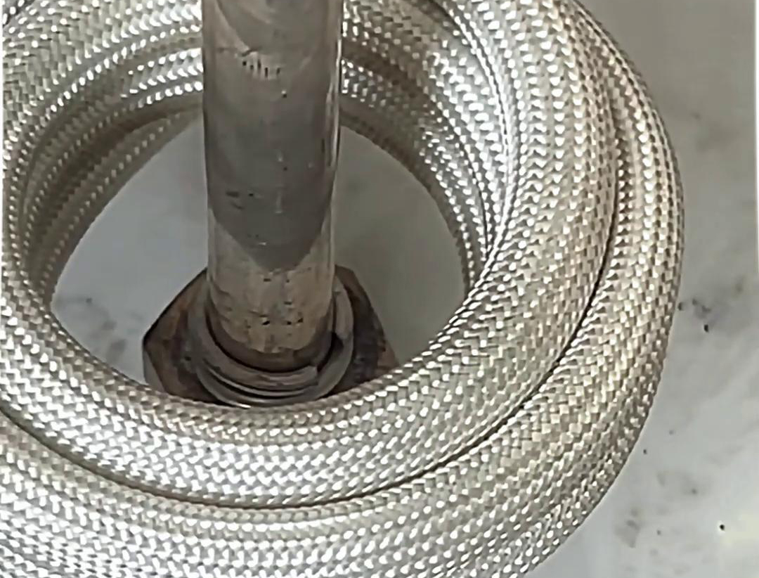 汽車鋁配件高頻釬焊具有高效快速、焊接質(zhì)量高、熱影響區(qū)小、節(jié)能環(huán)保等技術(shù)特點