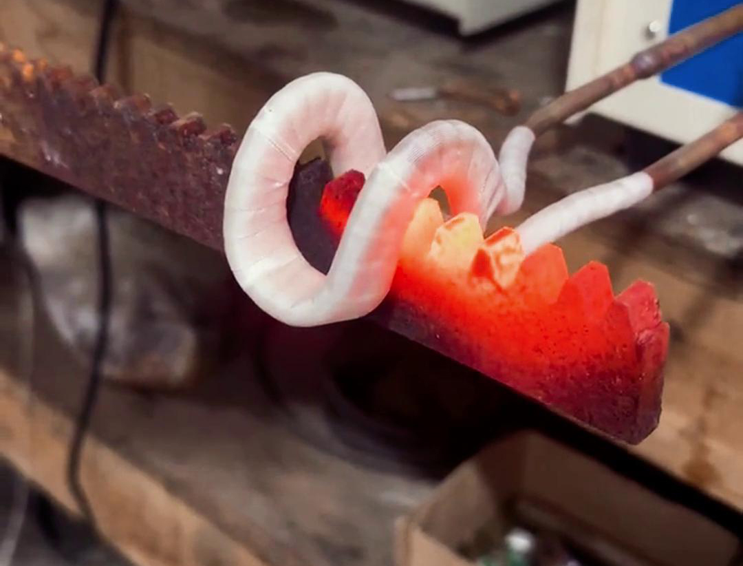 齒條高頻加熱，溫度高，速度快，無氧化層