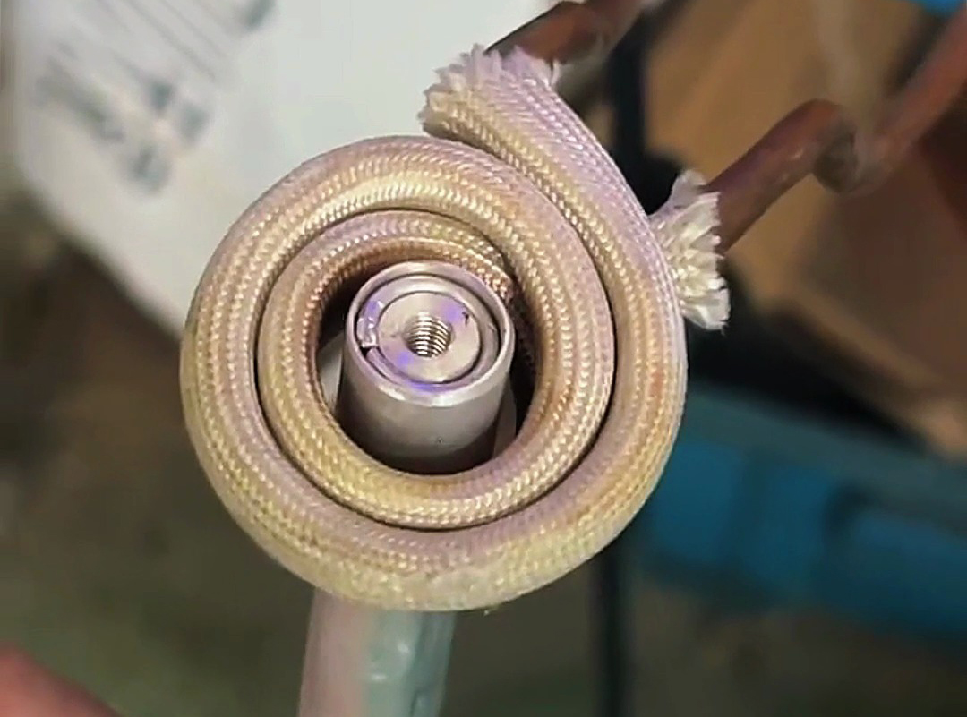 通過高頻感應(yīng)加熱實(shí)現(xiàn)鋁管與堵頭的快速、牢固連接