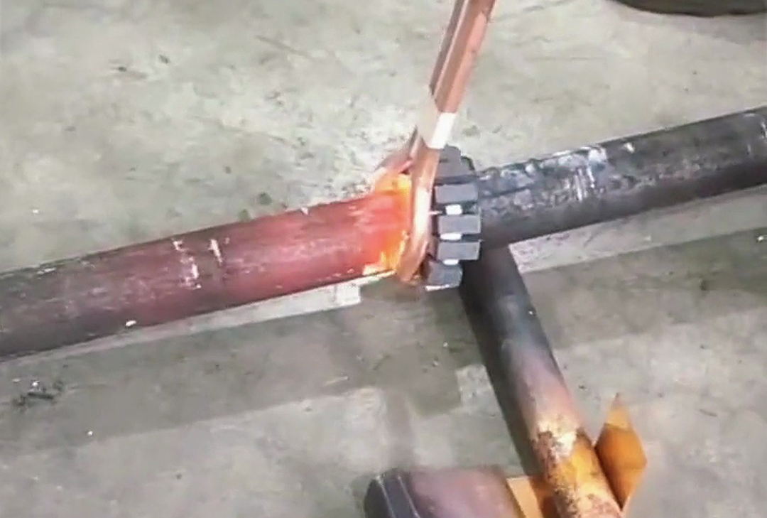 手持式高頻機(jī)由于其便攜性、多功能性和高效性，在金屬加工領(lǐng)域有著廣泛的應(yīng)用