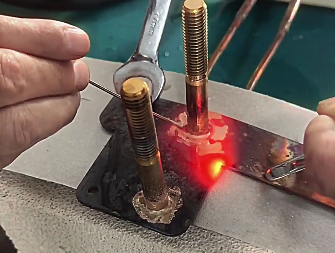 高頻焊接能快速加熱銅板與螺母的接觸面，在短時間內達到焊接溫度