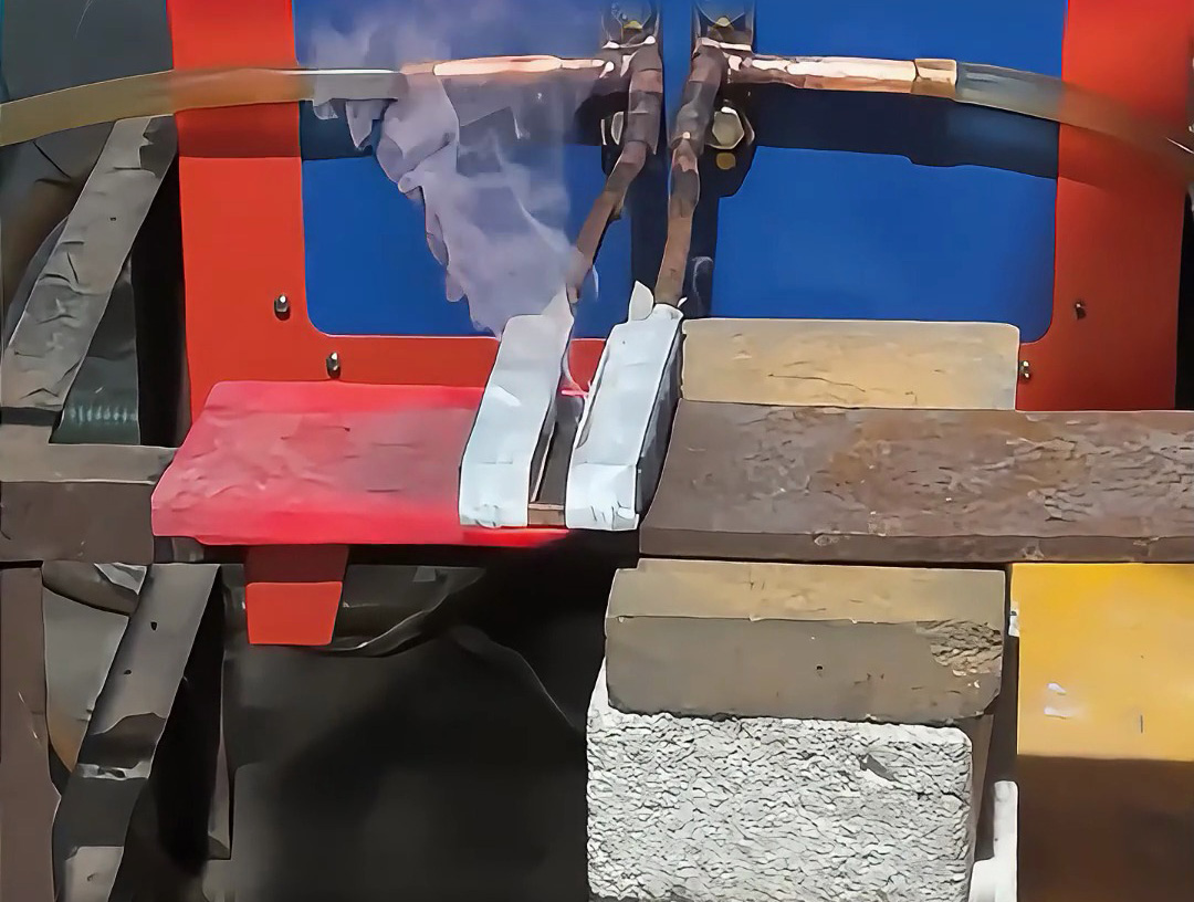 幾秒加熱6毫米鋼板！鋼板瞬間變紅！超音頻感應(yīng)加熱機(jī)效率驚人